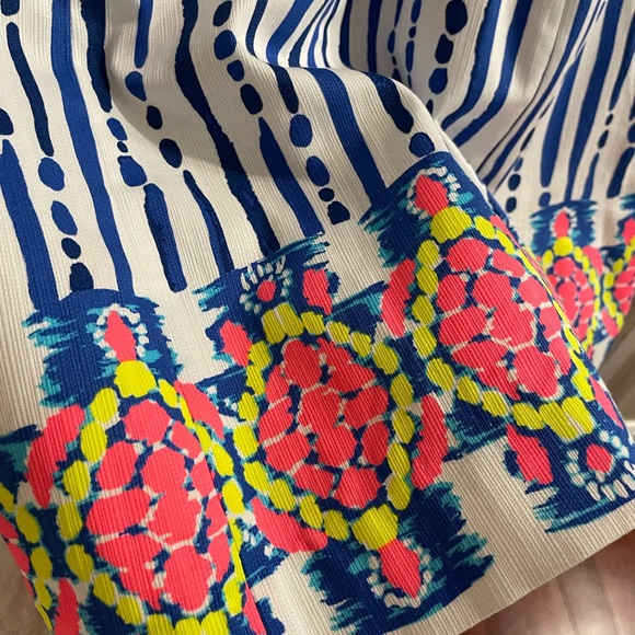 Fun and vibrant Lilly Pulitzer summer dress. Perfect condition!!! - Picture 3 of 4